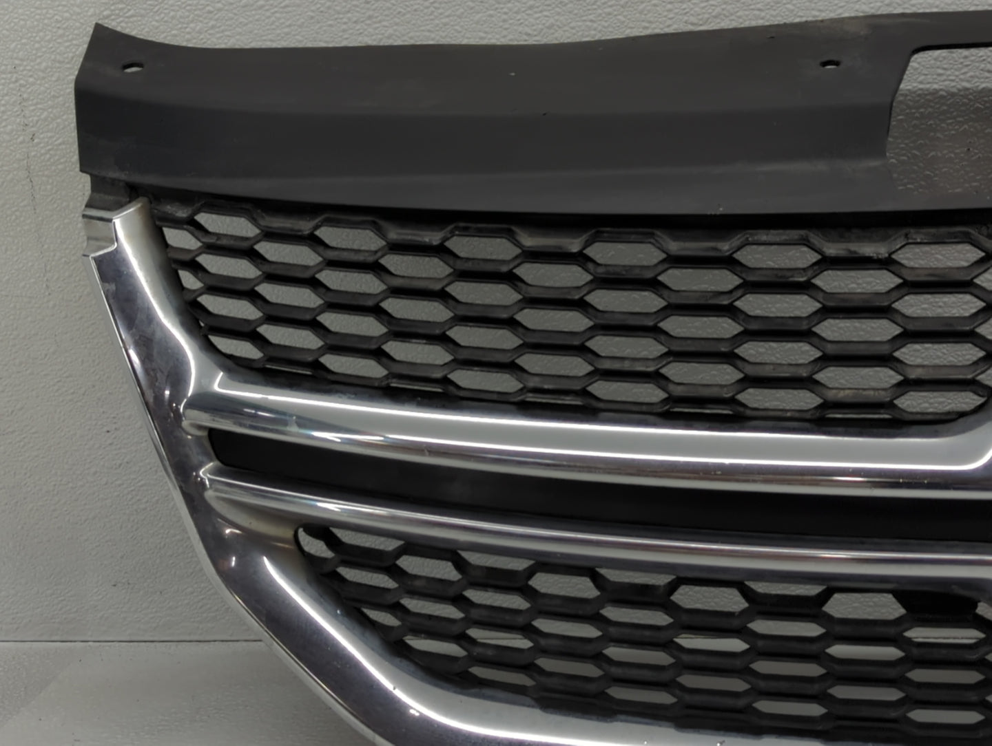 2012 Dodge Journey Front Grille Bumper Not Included - Oemusedautoparts1.com