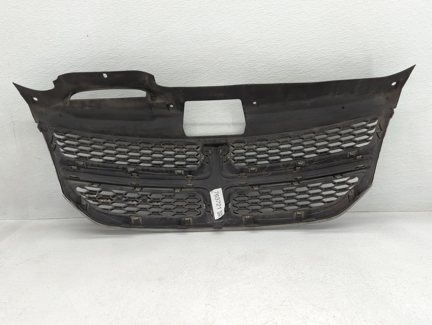 2012 Dodge Journey Front Grille Bumper Not Included - Oemusedautoparts1.com