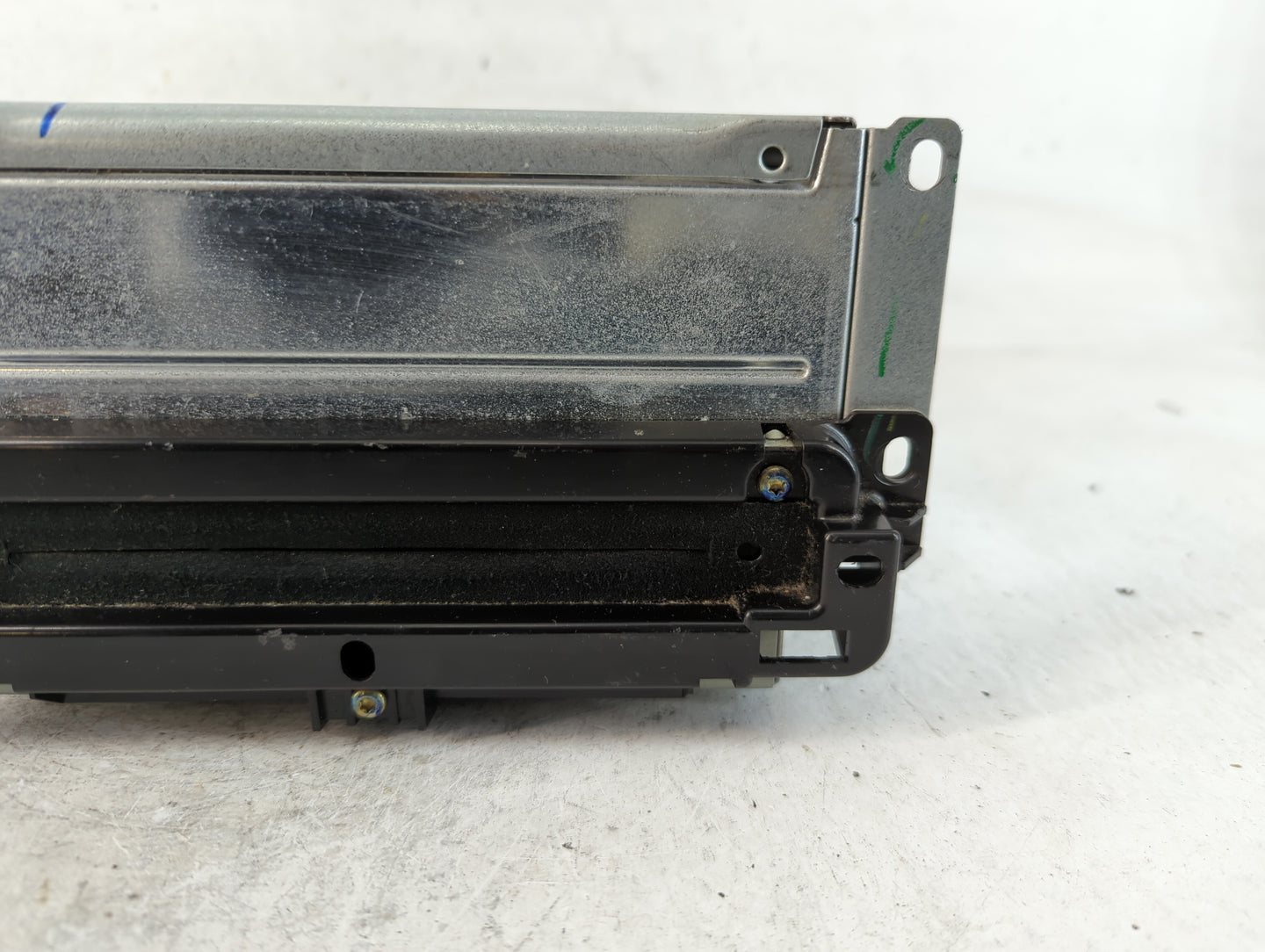 2011-2012 Dodge Journey Radio AM FM Cd Player Receiver Replacement P/N:P05091101AI Fits Fits 2011 2012 OEM Used Auto Parts -