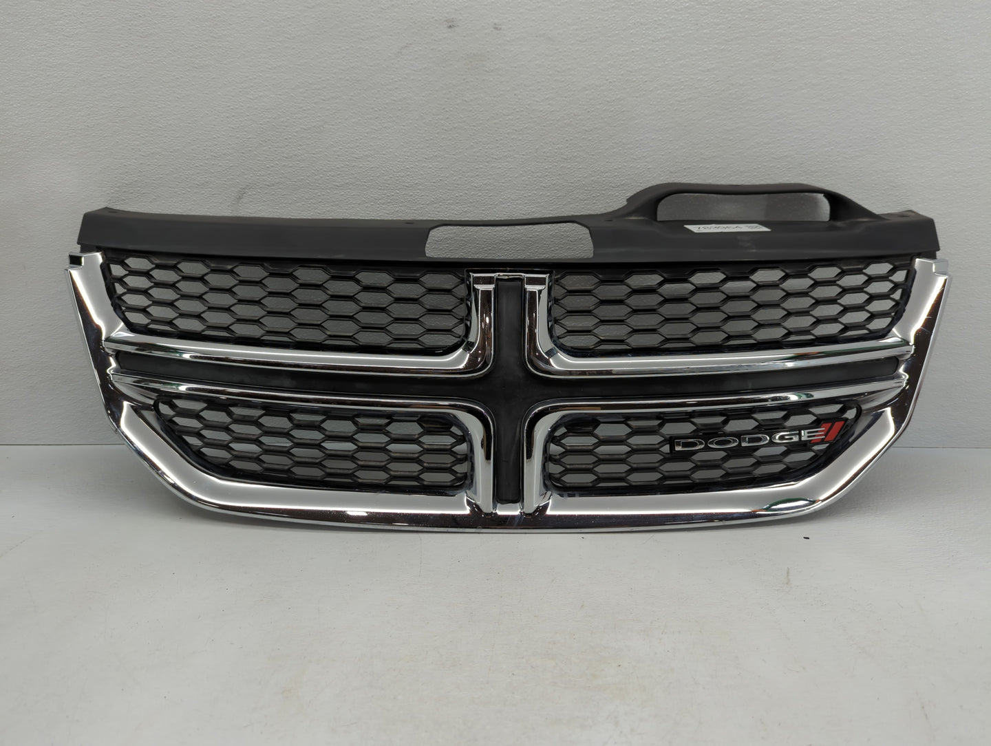 2012 Dodge Journey Front Grille Bumper Not Included - Oemusedautoparts1.com