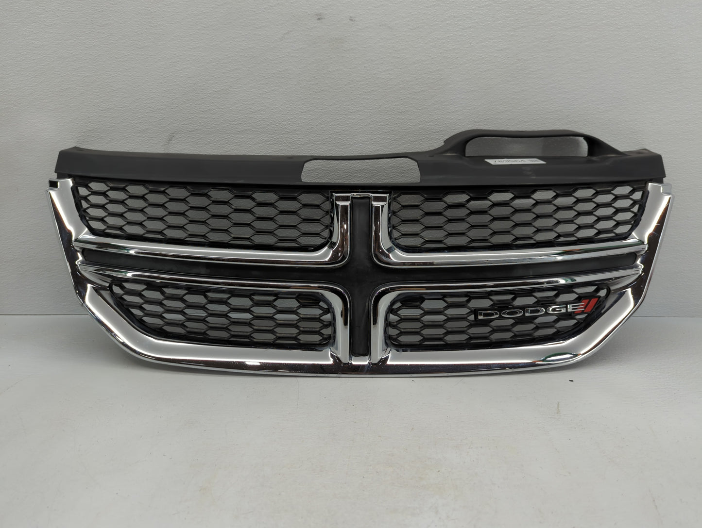 2012 Dodge Journey Front Grille Bumper Not Included - Oemusedautoparts1.com