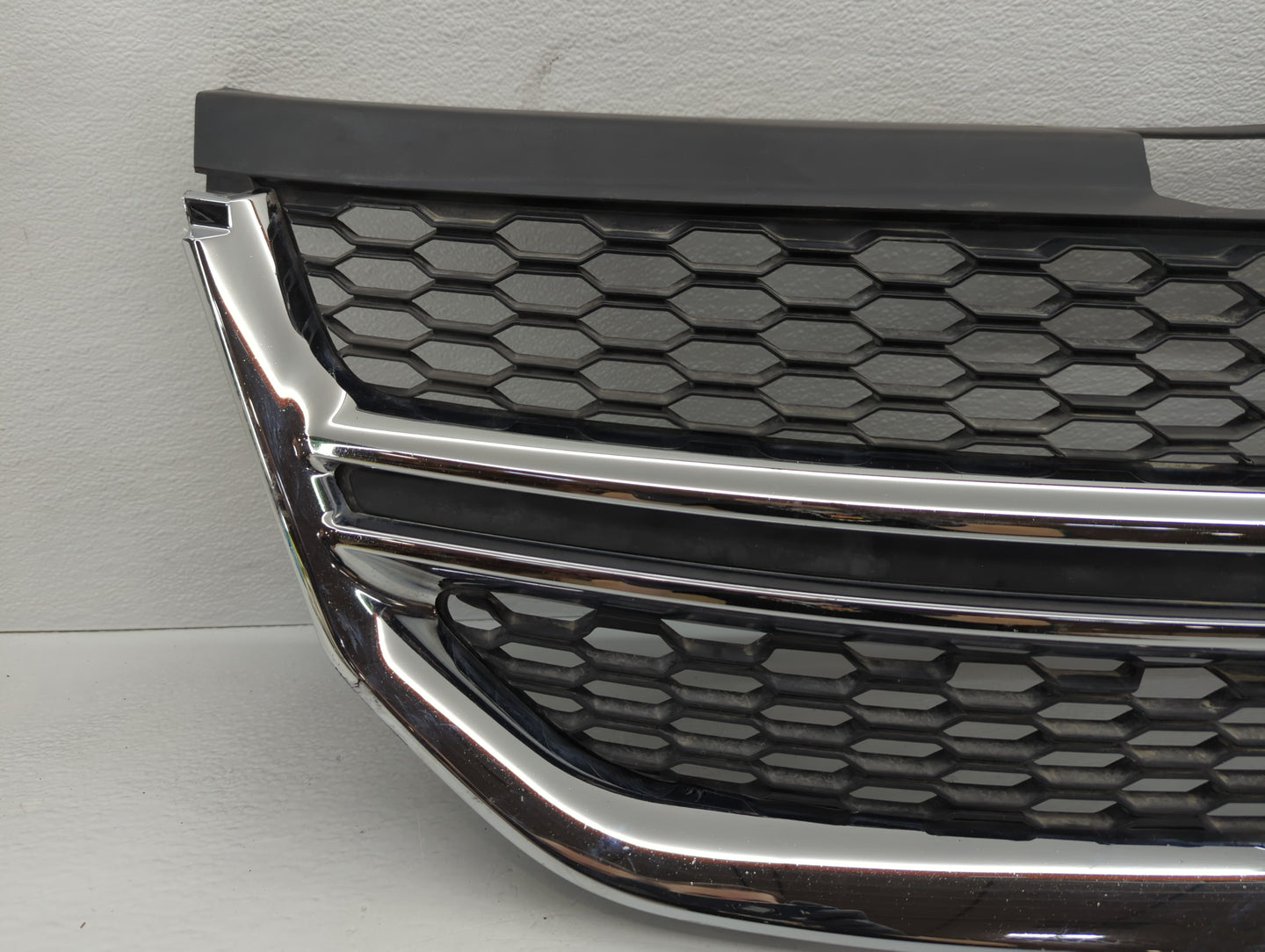 2012 Dodge Journey Front Grille Bumper Not Included - Oemusedautoparts1.com