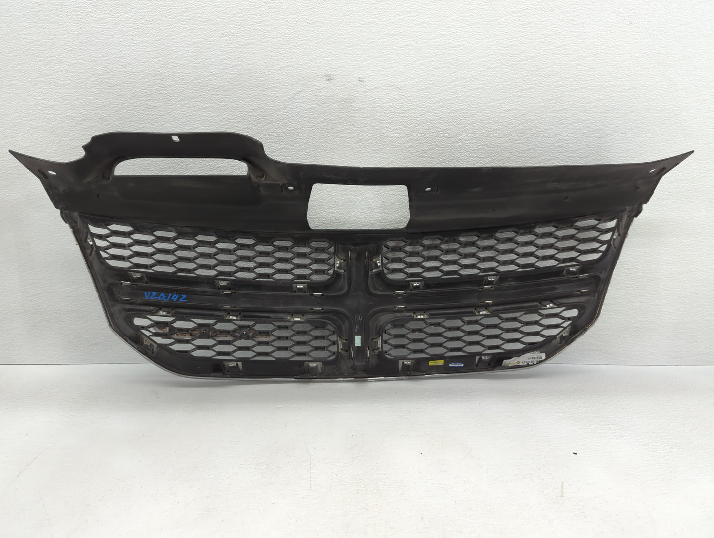 2012 Dodge Journey Front Grille Bumper Not Included - Oemusedautoparts1.com