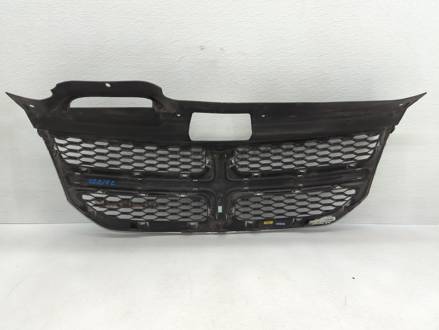 2012 Dodge Journey Front Grille Bumper Not Included - Oemusedautoparts1.com