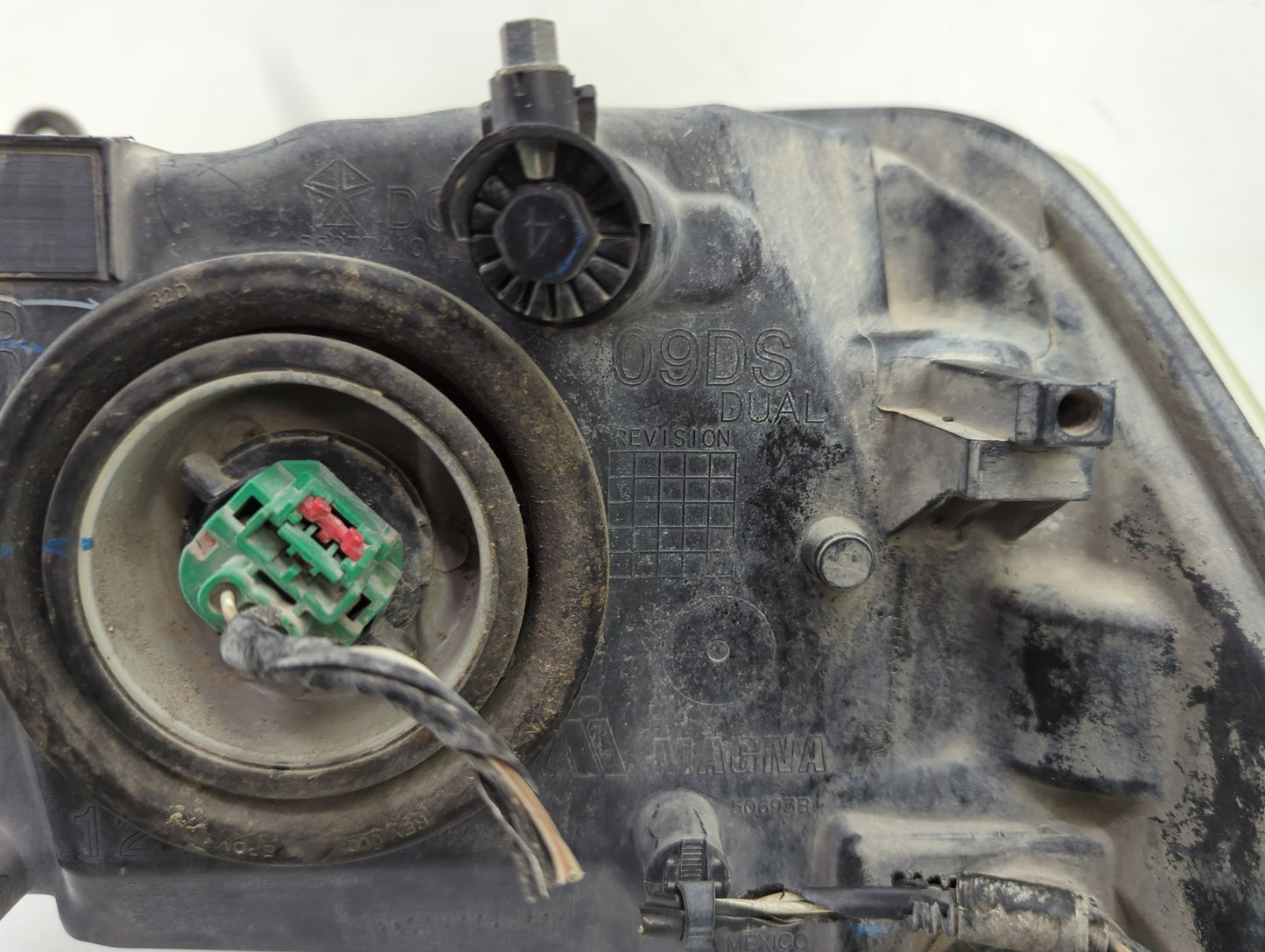 Dodge Ram 1500 Passenger Right Oem Head Light Headlight Lamp - Oemusedautoparts1.com