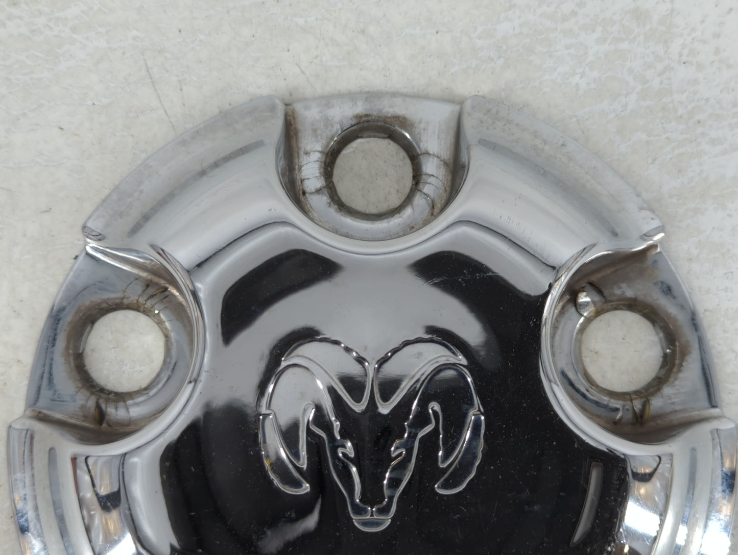 2012 Dodge Ram 1500 Center Cap Oem - Oemusedautoparts1.com