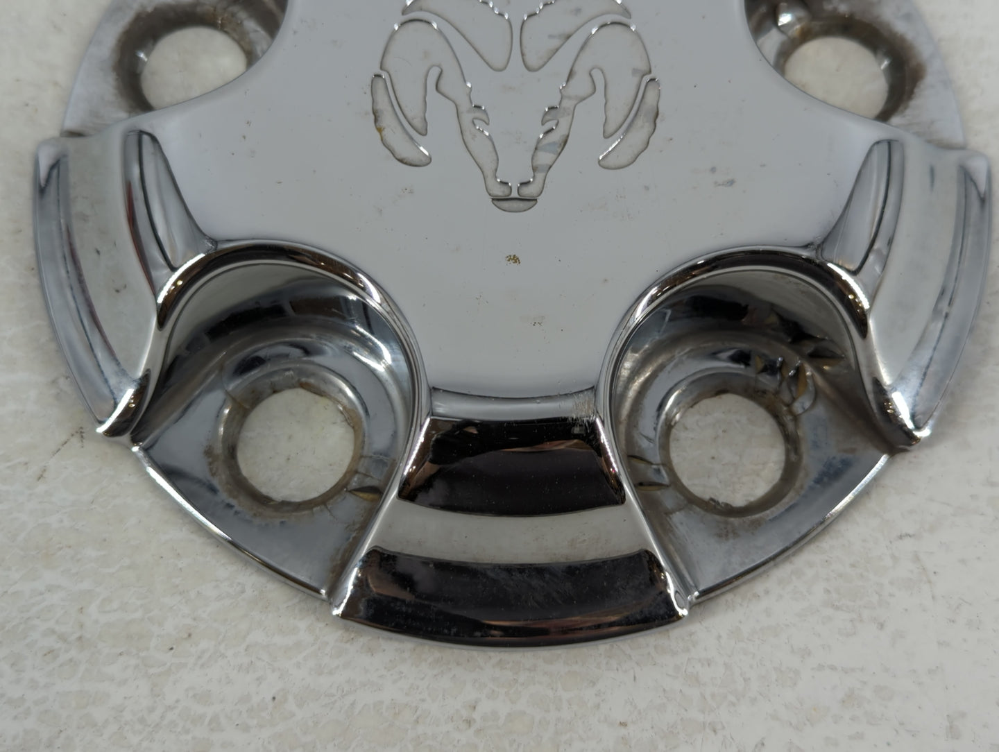 2012 Dodge Ram 1500 Center Cap Oem - Oemusedautoparts1.com