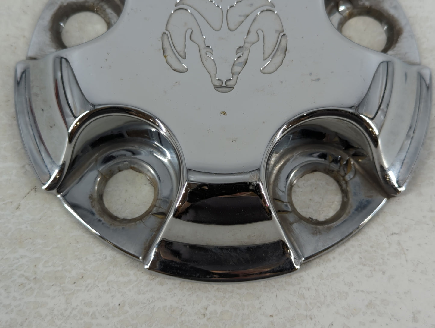2012 Dodge Ram 1500 Center Cap Oem - Oemusedautoparts1.com