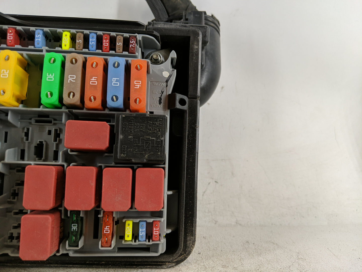 2012-2017 Fiat 500 Fusebox Fuse Box Panel Relay Module Fits Fits 2012 2013 2014 2015 2016 2017 OEM Used Auto Parts - Oemused