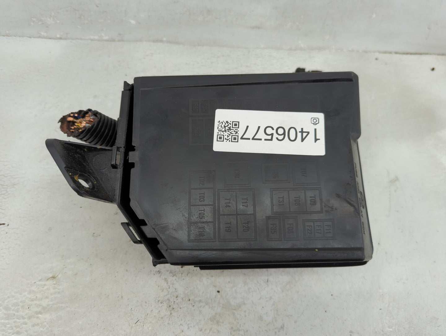 2012-2017 Fiat 500 Fusebox Fuse Box Panel Relay Module P/N:53100999 Fits Fits 2012 2013 2014 2015 2016 2017 OEM Used Auto Pa