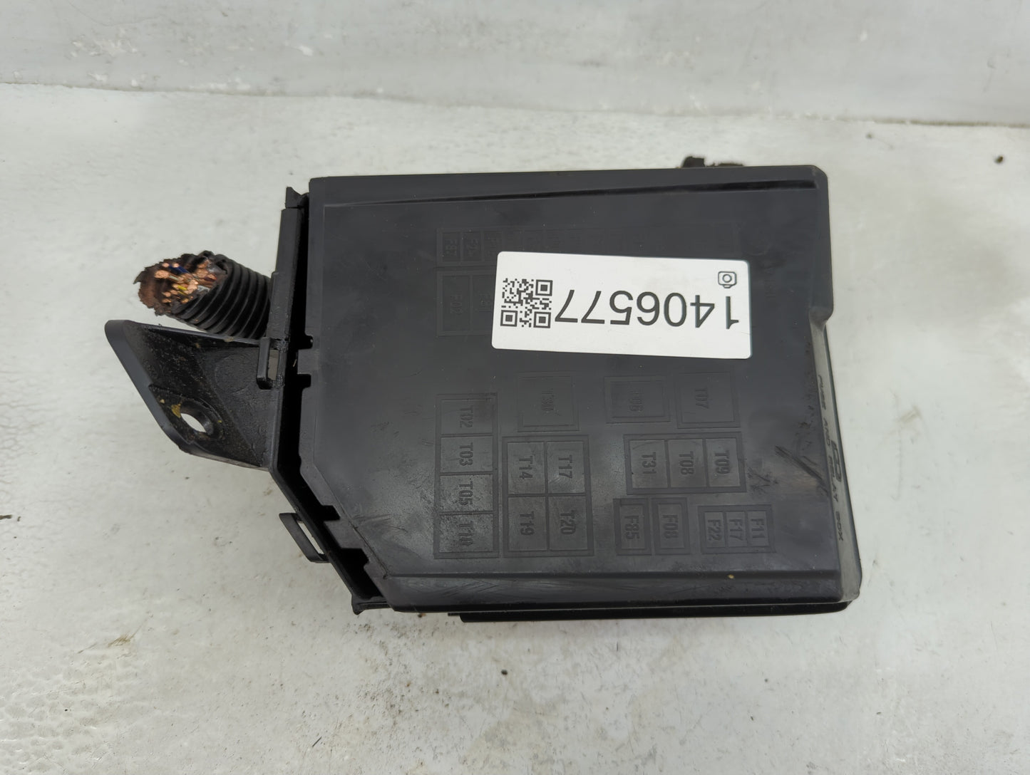 2012-2017 Fiat 500 Fusebox Fuse Box Panel Relay Module P/N:53100999 Fits Fits 2012 2013 2014 2015 2016 2017 OEM Used Auto Pa