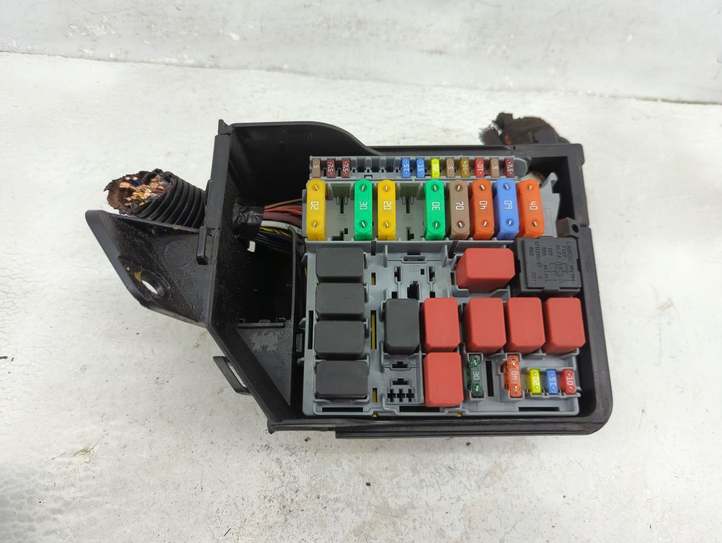 2012-2017 Fiat 500 Fusebox Fuse Box Panel Relay Module P/N:53100999 Fits Fits 2012 2013 2014 2015 2016 2017 OEM Used Auto Pa