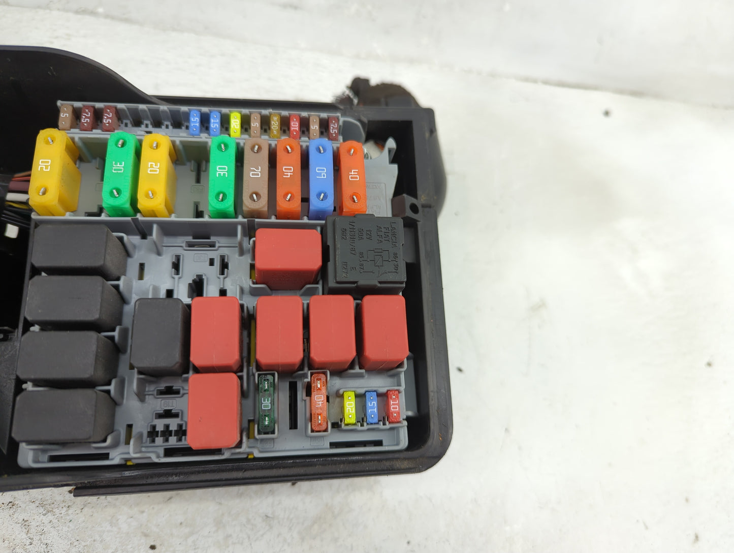2012-2017 Fiat 500 Fusebox Fuse Box Panel Relay Module P/N:53100999 Fits Fits 2012 2013 2014 2015 2016 2017 OEM Used Auto Pa