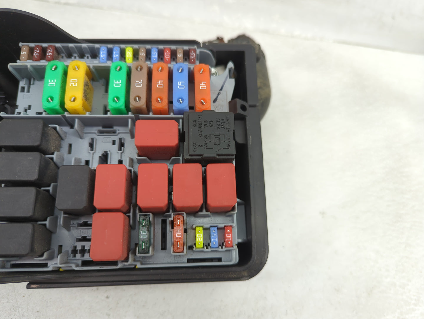 2012-2017 Fiat 500 Fusebox Fuse Box Panel Relay Module P/N:53100999 Fits Fits 2012 2013 2014 2015 2016 2017 OEM Used Auto Pa