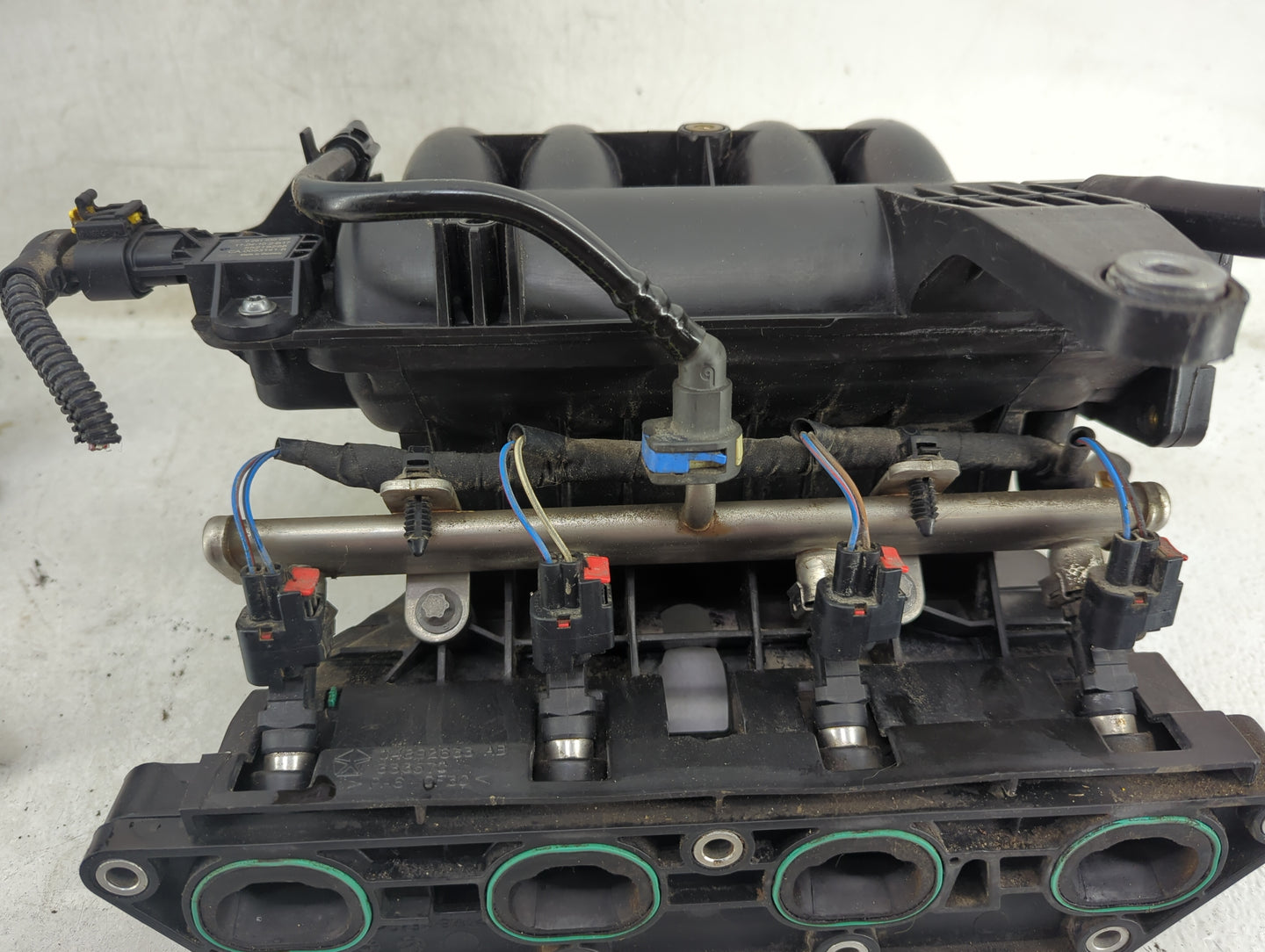 2012-2017 Fiat 500 Air Intake Manifold P/N:04892633 AB Fits Fits 2012 2013 2014 2015 2016 2017 OEM Used Auto Parts - Oemused
