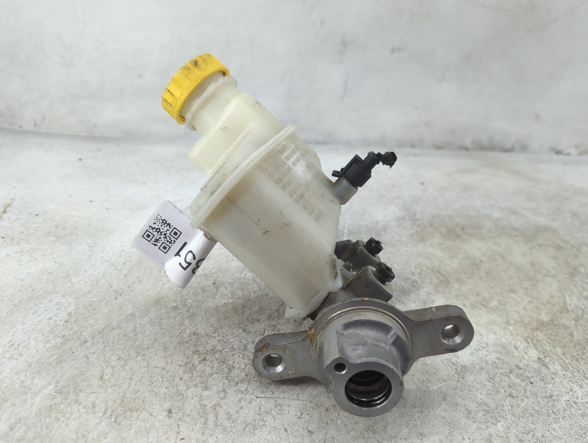 2012-2017 Fiat 500 Brake Master Cylinder 1515851 - Oemusedautoparts1.com