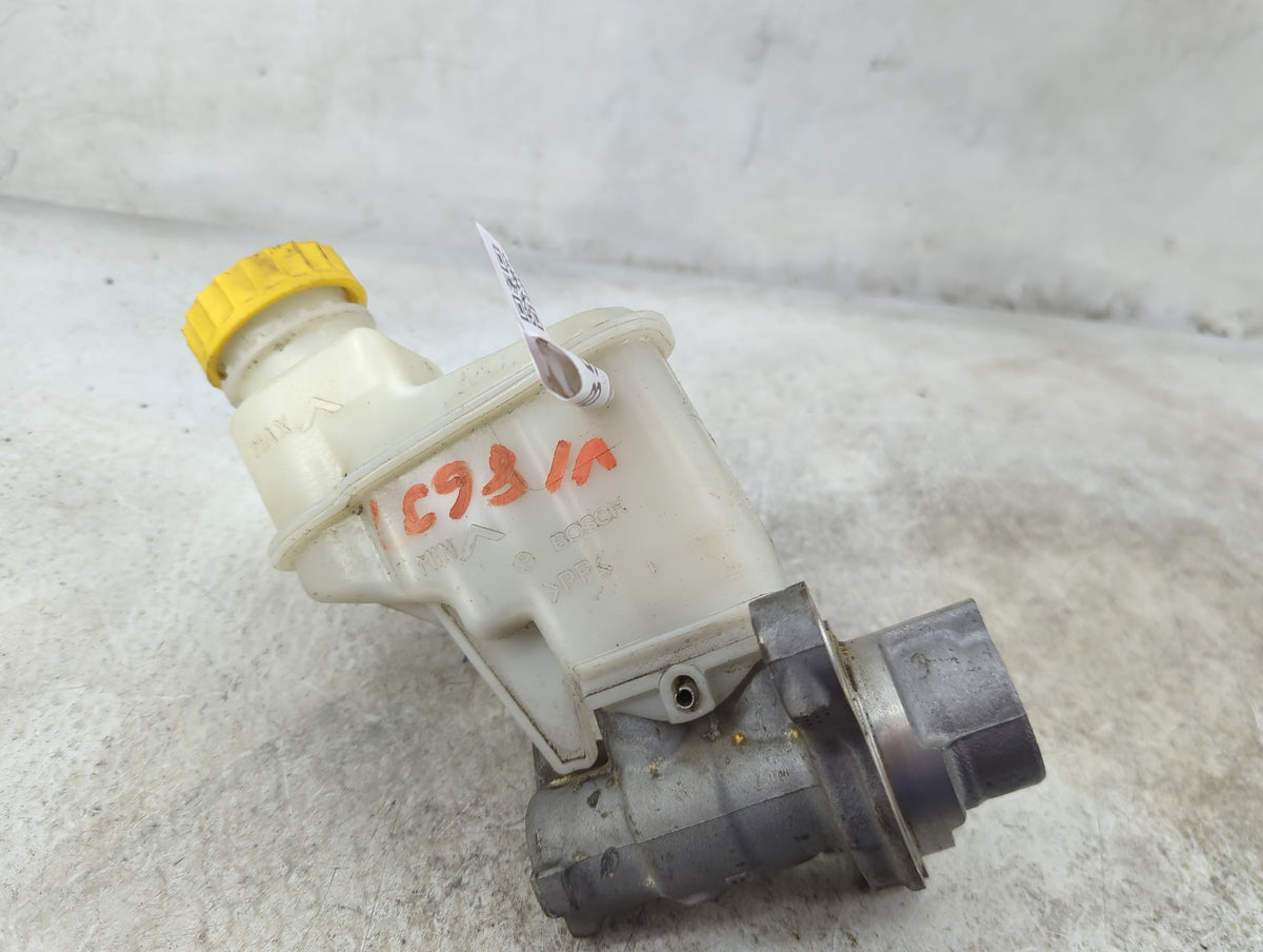 2012-2017 Fiat 500 Brake Master Cylinder 1515851 - Oemusedautoparts1.com