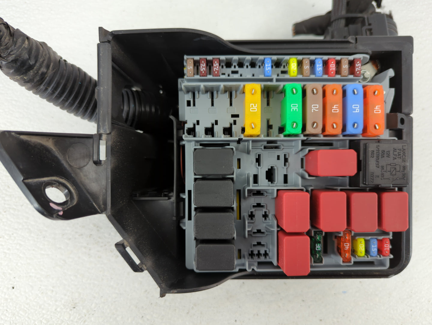 2012-2017 Fiat 500 Fusebox Fuse Box Panel Relay Module P/N:53100999 Fits Fits 2012 2013 2014 2015 2016 2017 OEM Used Auto Pa