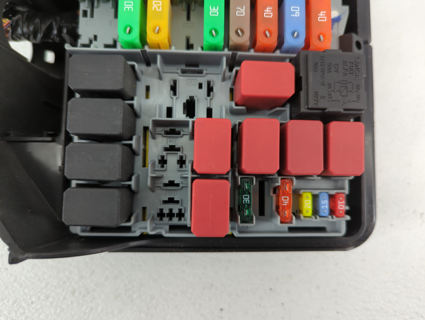 2012-2017 Fiat 500 Fusebox Fuse Box Panel Relay Module P/N:53100999 Fits Fits 2012 2013 2014 2015 2016 2017 OEM Used Auto Pa