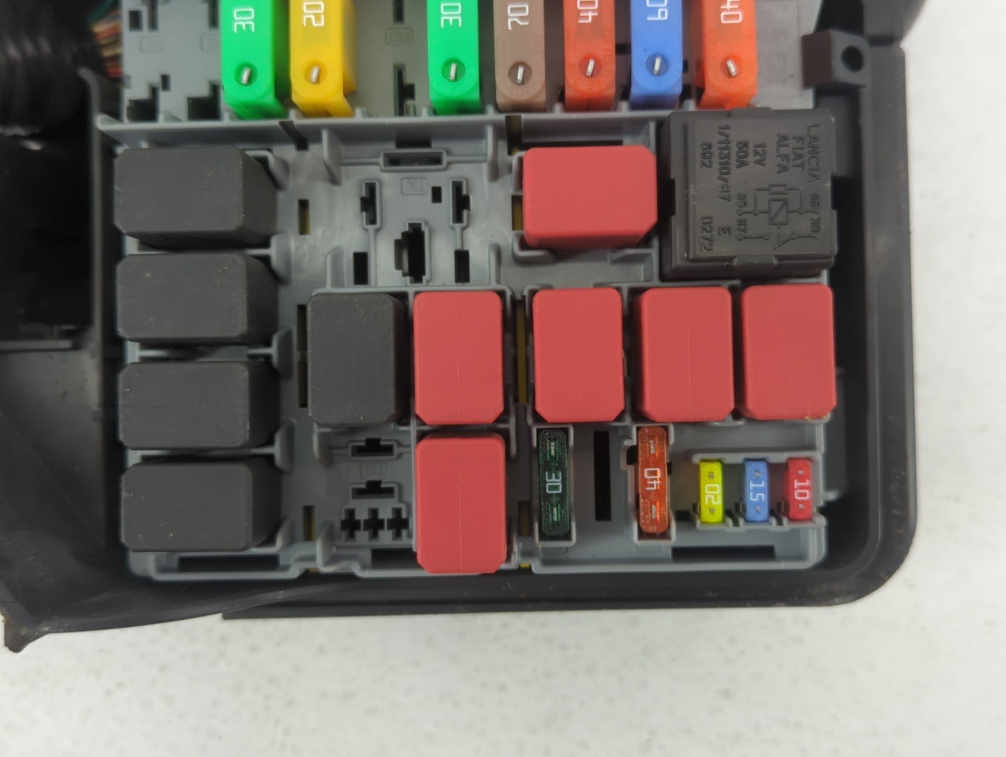 2012-2017 Fiat 500 Fusebox Fuse Box Panel Relay Module P/N:53100999 Fits Fits 2012 2013 2014 2015 2016 2017 OEM Used Auto Pa