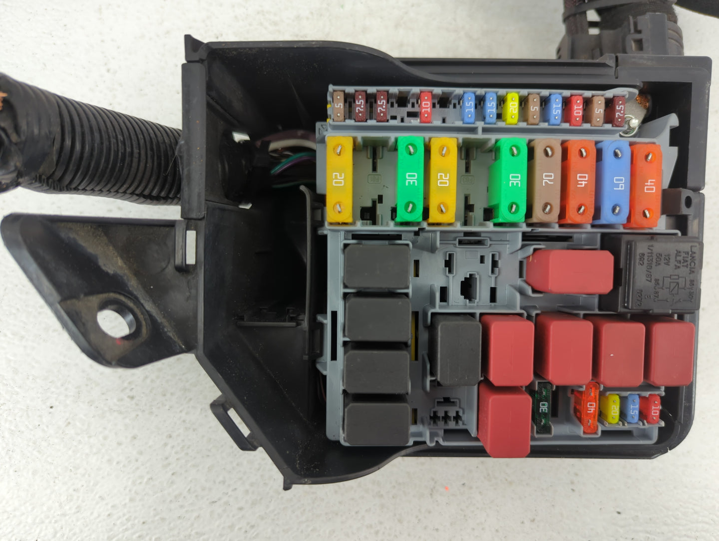 2012-2017 Fiat 500 Fusebox Fuse Box Panel Relay Module P/N:ALFA-A878 Fits Fits 2012 2013 2014 2015 2016 2017 OEM Used Auto P