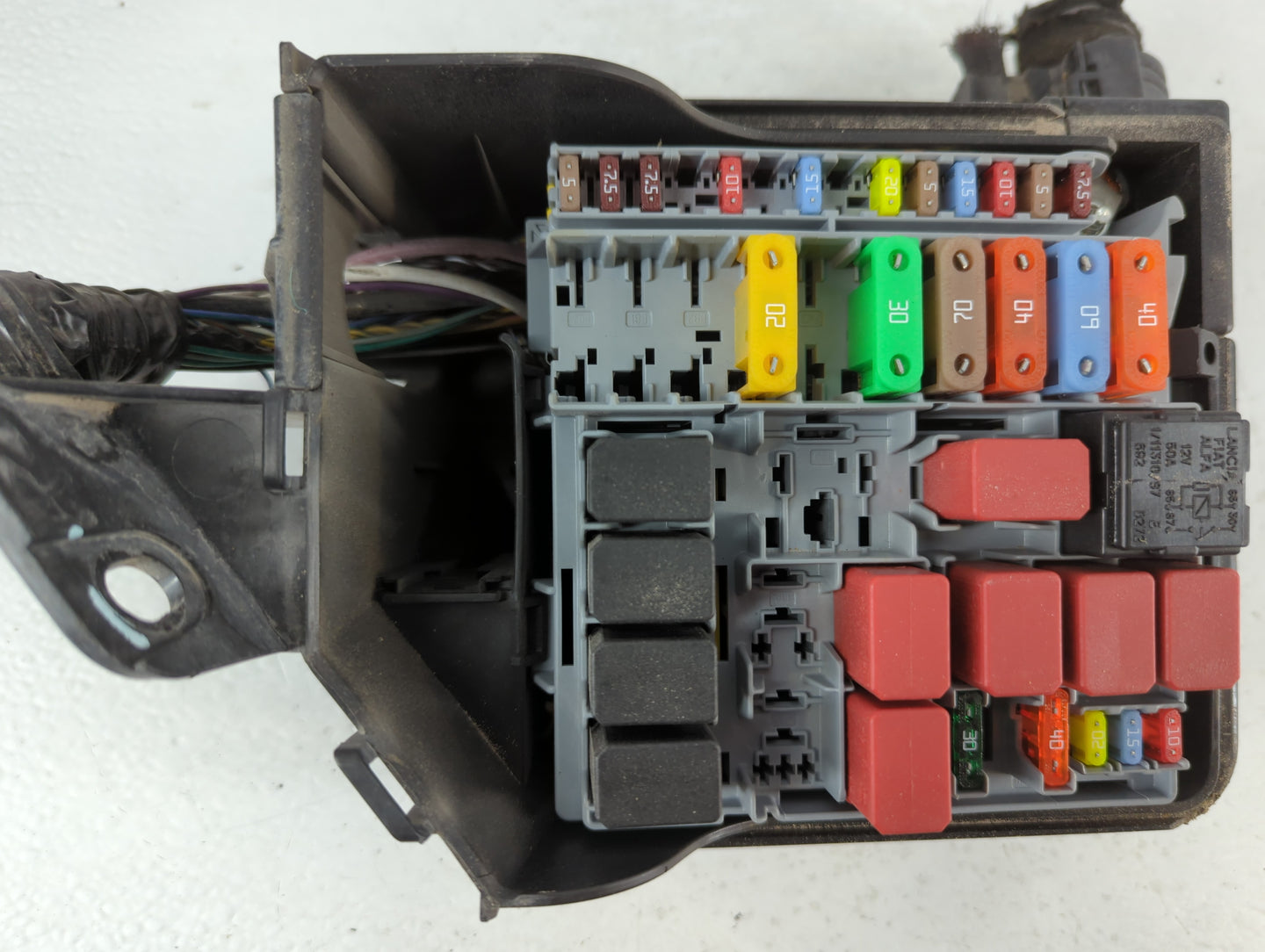 2012-2017 Fiat 500 Fusebox Fuse Box Panel Relay Module P/N:53100999 Fits Fits 2012 2013 2014 2015 2016 2017 OEM Used Auto Pa