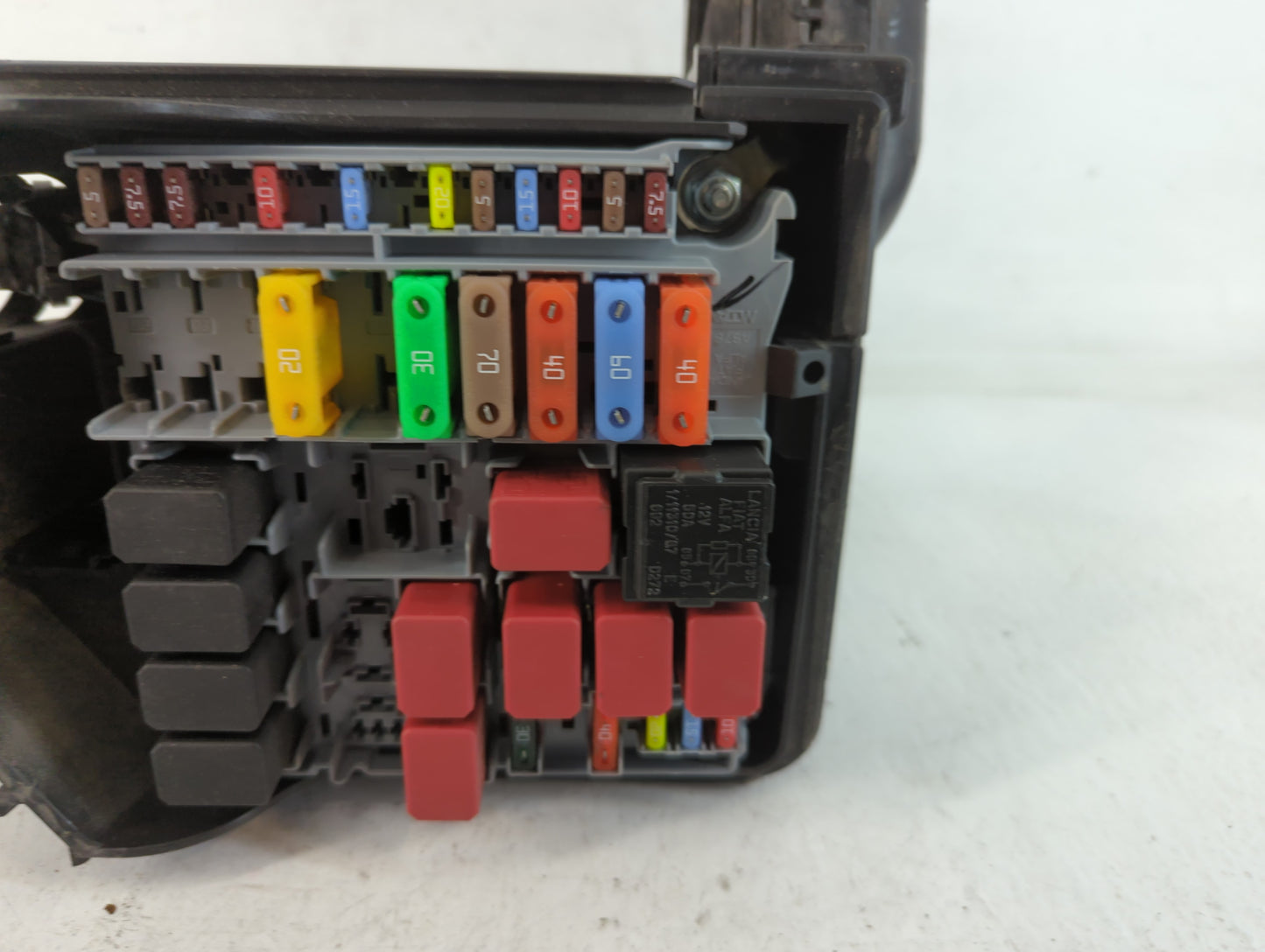 2012-2017 Fiat 500 Fusebox Fuse Box Panel Relay Module Fits Fits 2012 2013 2014 2015 2016 2017 OEM Used Auto Parts - Oemused