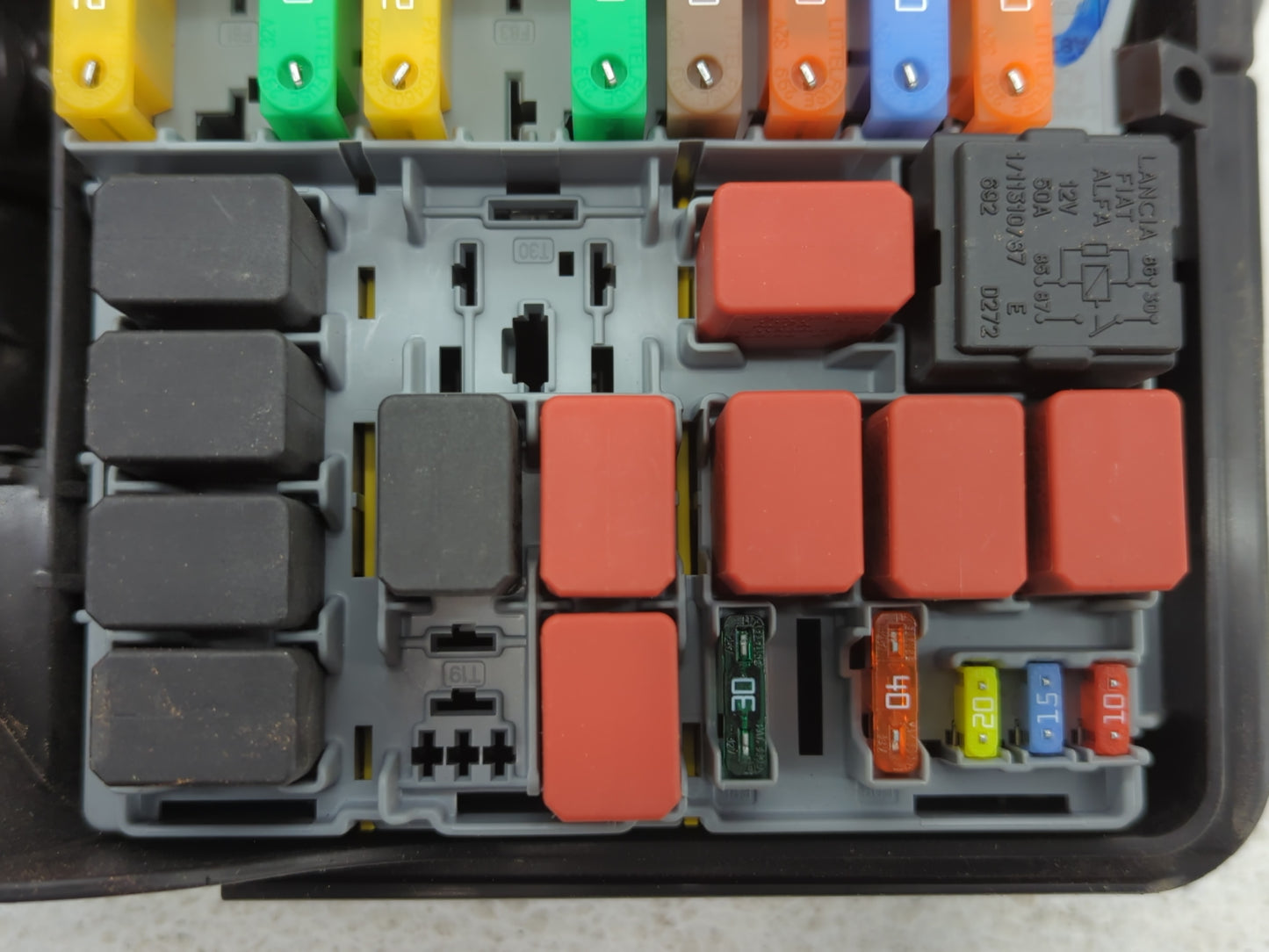 2012-2017 Fiat 500 Fusebox Fuse Box Panel Relay Module P/N:53100999 Fits Fits 2012 2013 2014 2015 2016 2017 OEM Used Auto Pa