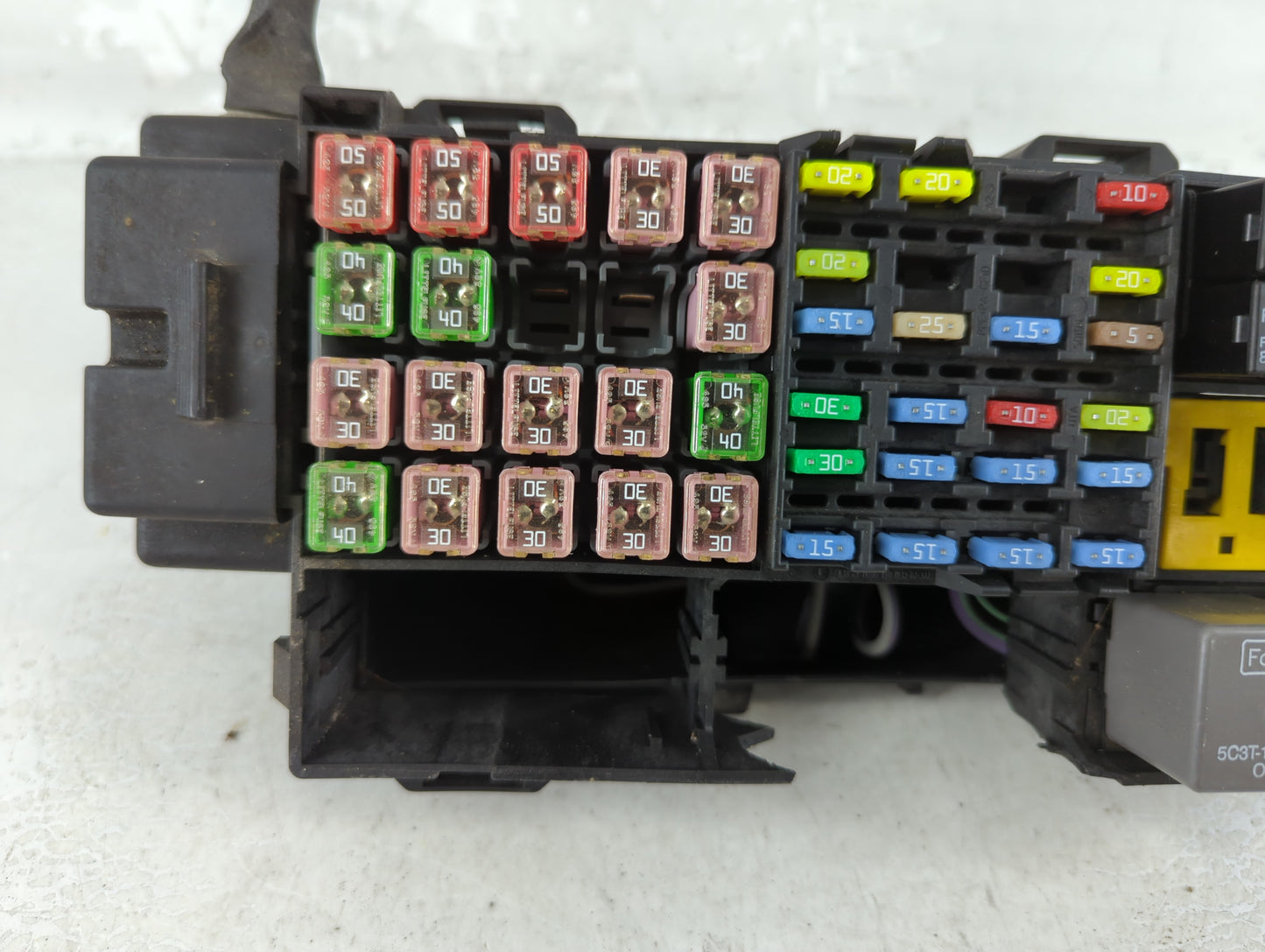 2012 Ford E-350 Club Wagon Fusebox Fuse Box Panel Relay Module P/N:2562848 Fits OEM Used Auto Parts - Oemusedautoparts1.com