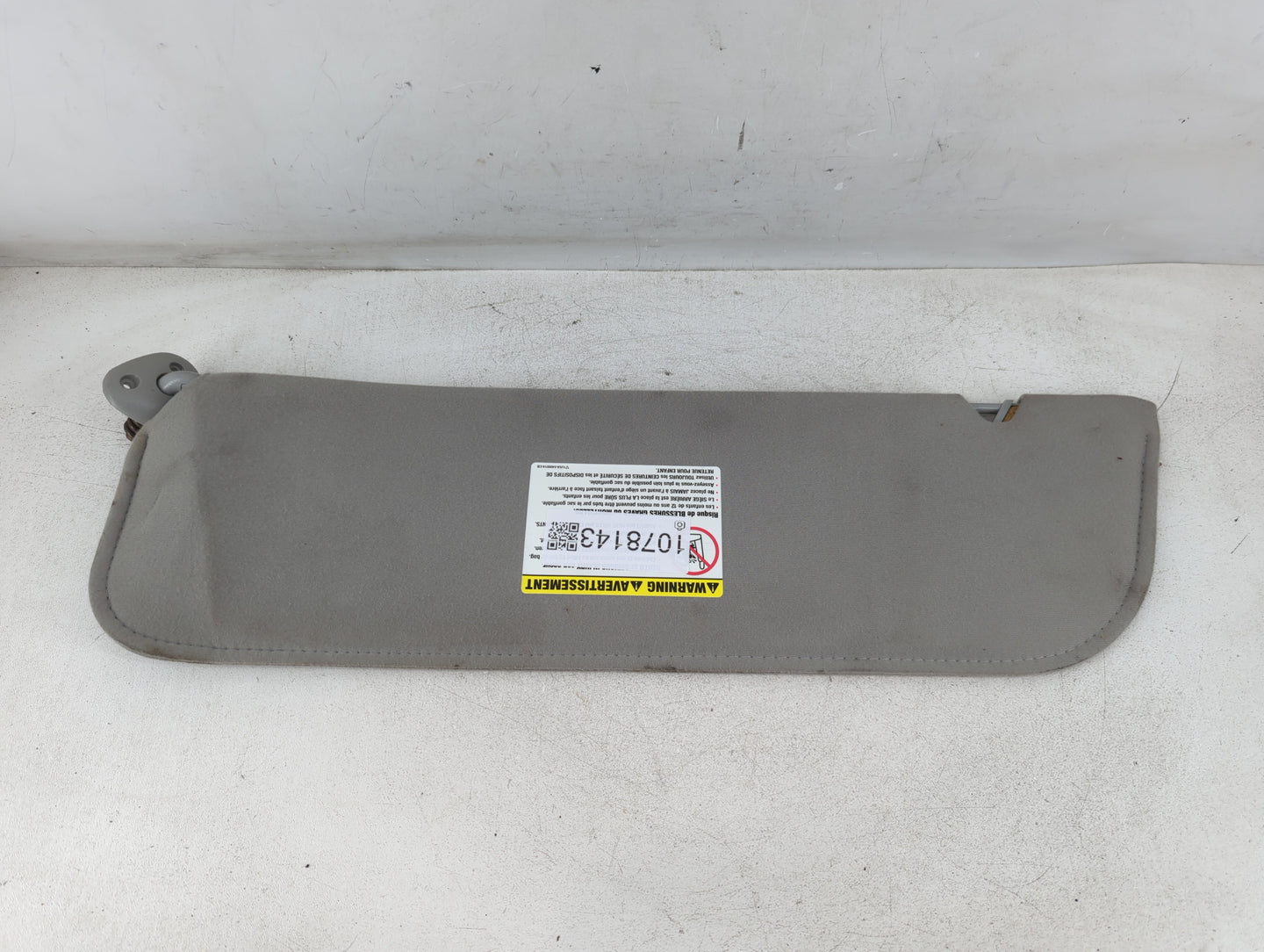 2012 Ford E-350 Club Wagon Sun Visor Shade Replacement Driver Left Mirror Fits OEM Used Auto Parts - Oemusedautoparts1.com