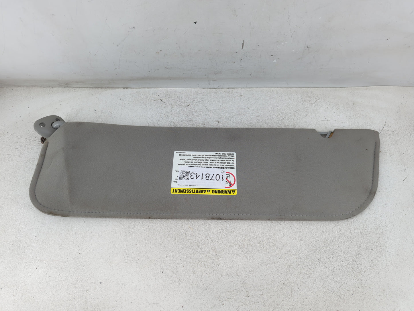 2012 Ford E-350 Club Wagon Sun Visor Shade Replacement Driver Left Mirror Fits OEM Used Auto Parts - Oemusedautoparts1.com