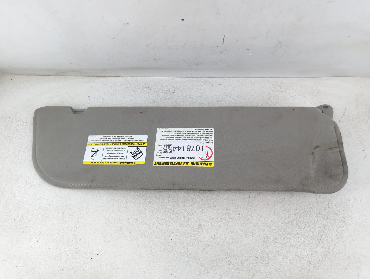2012 Ford E-350 Club Wagon Sun Visor Shade Replacement Passenger Right Mirror Fits OEM Used Auto Parts - Oemusedautoparts1.c