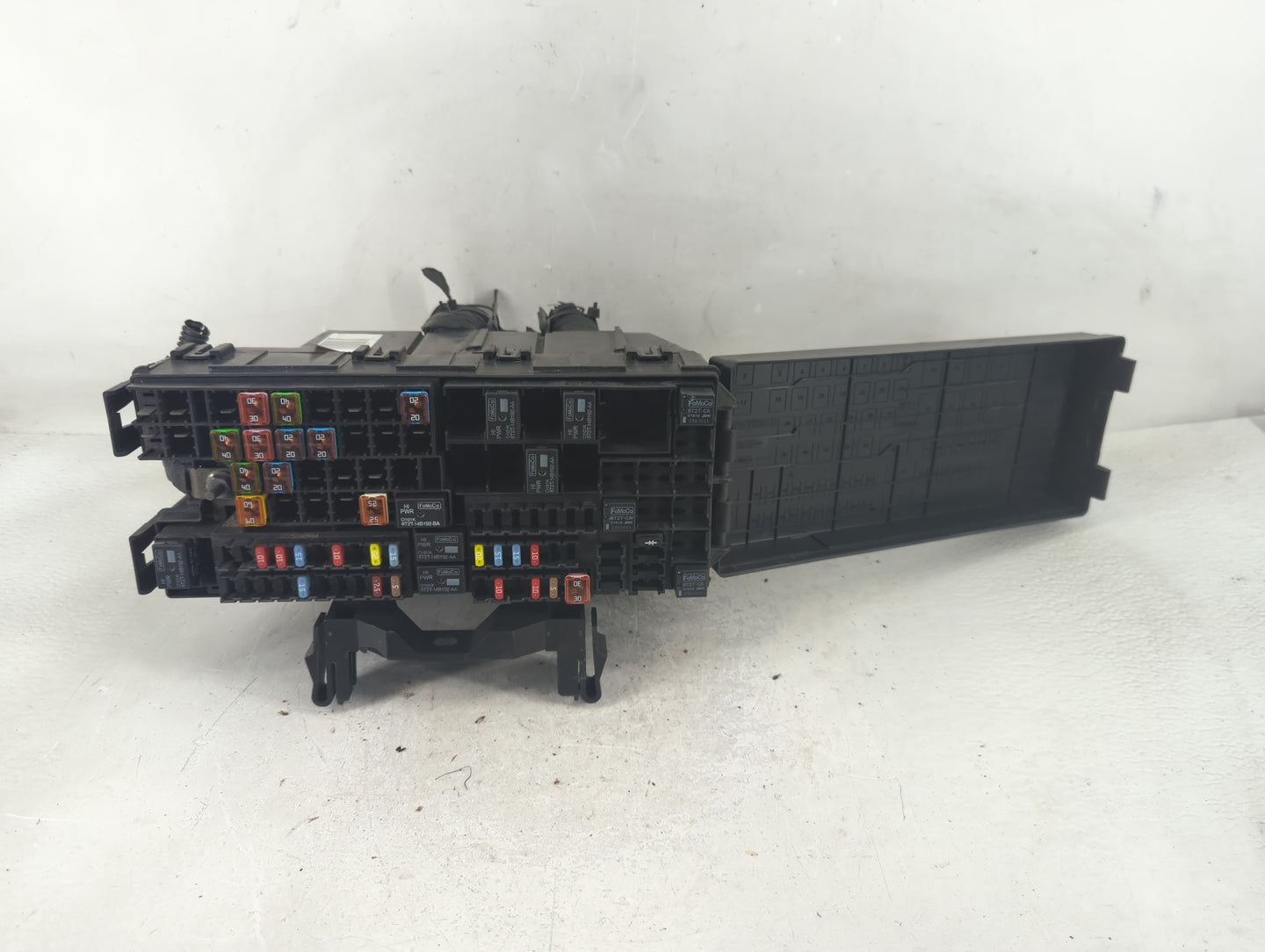 2012-2014 Ford Edge Fusebox Fuse Box Panel Relay Module P/N:3T4T-14A003-AA Fits Fits 2012 2013 2014 OEM Used Auto Parts - Oe