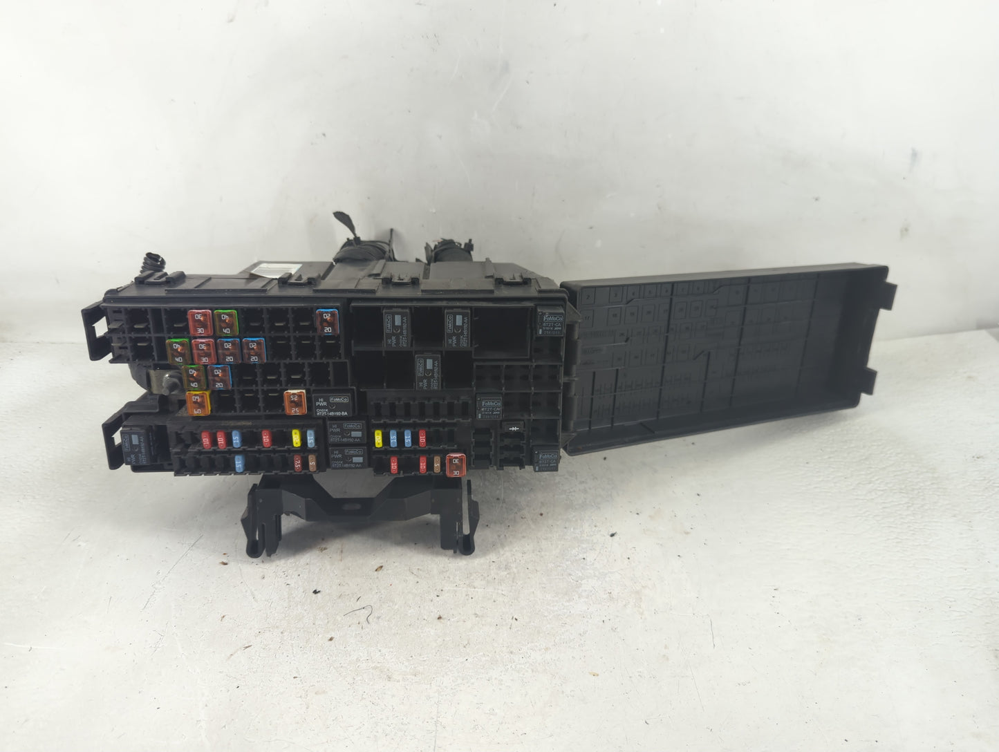 2012-2014 Ford Edge Fusebox Fuse Box Panel Relay Module P/N:3T4T-14A003-AA Fits Fits 2012 2013 2014 OEM Used Auto Parts - Oe