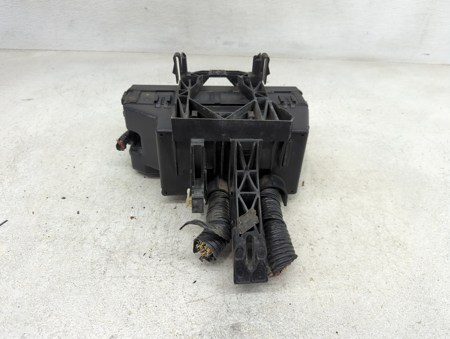 2012-2014 Ford Edge Fusebox Fuse Box Panel Relay Module P/N:BT4T-14A003-AA Fits Fits 2012 2013 2014 OEM Used Auto Parts - Oe