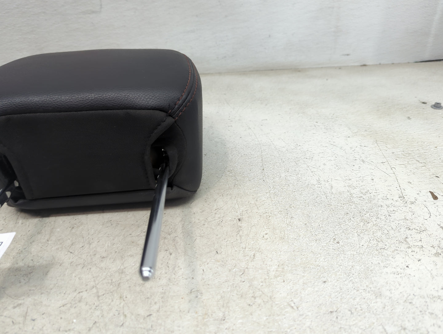 2011-2012 Ford Edge Headrest Head Rest Front Driver Seat Black - Oemusedautoparts1.com