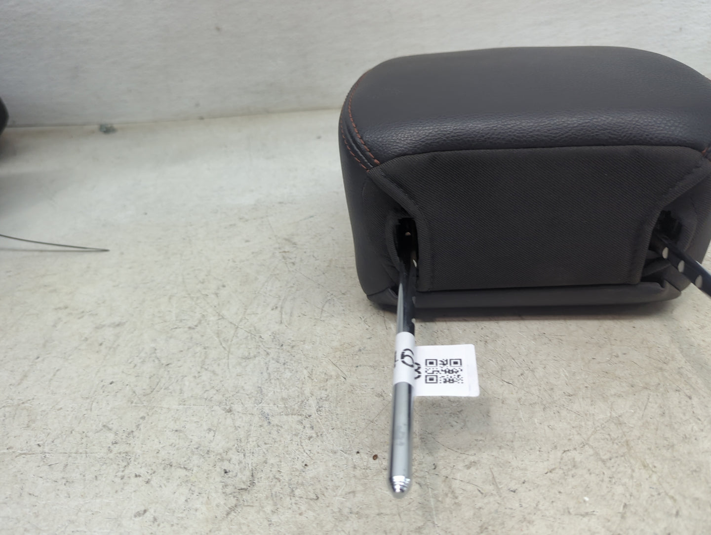 2011-2012 Ford Edge Headrest Head Rest Front Driver Seat Black - Oemusedautoparts1.com