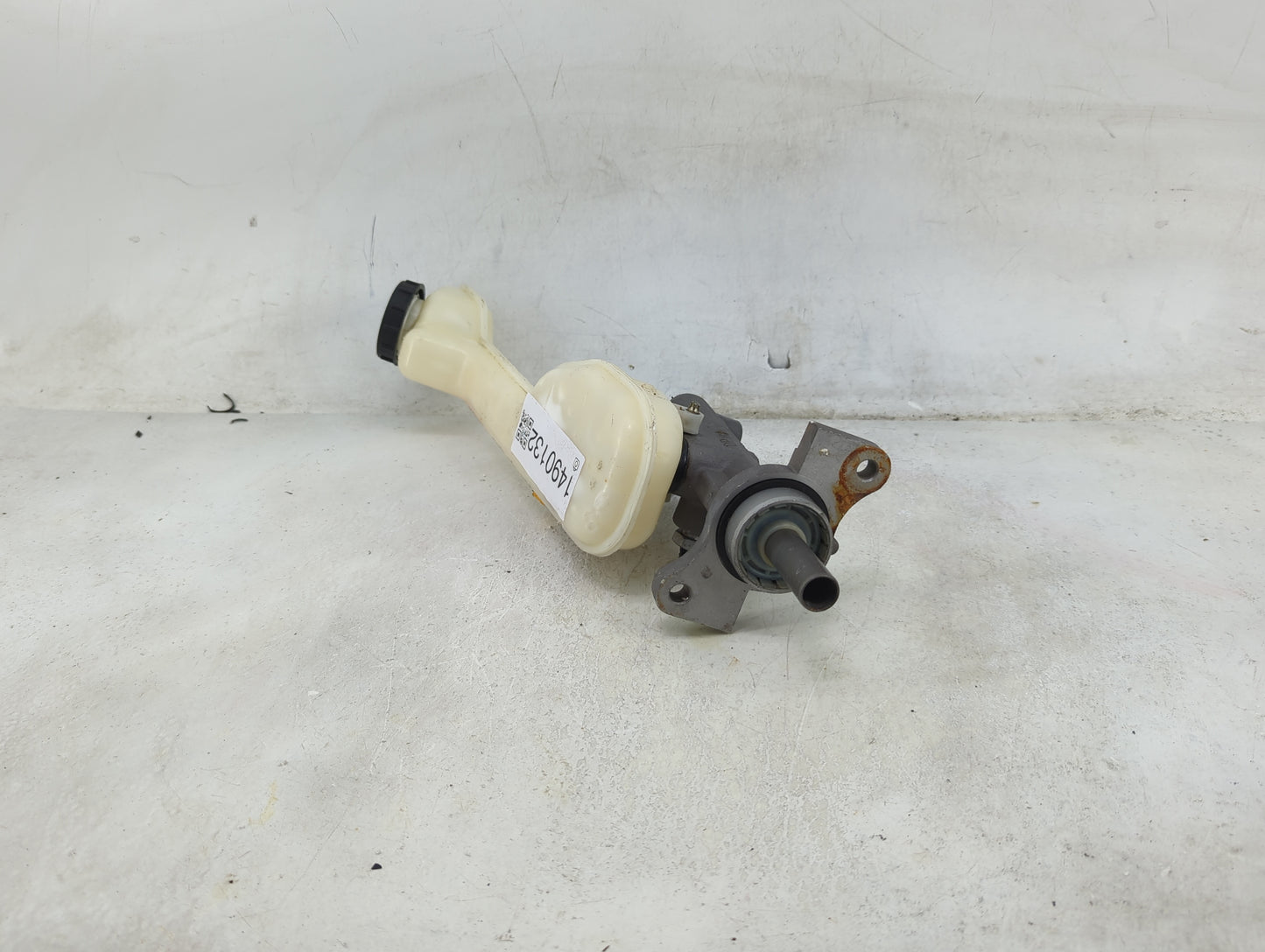 2011-2014 Ford Edge Brake Master Cylinder 1490132 - Oemusedautoparts1.com