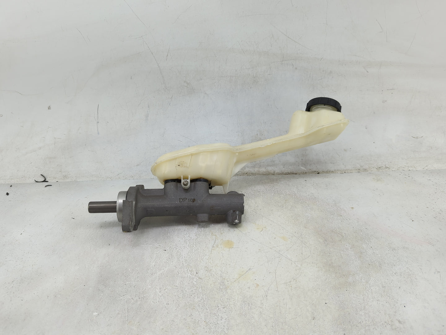 2011-2014 Ford Edge Brake Master Cylinder 1490132 - Oemusedautoparts1.com