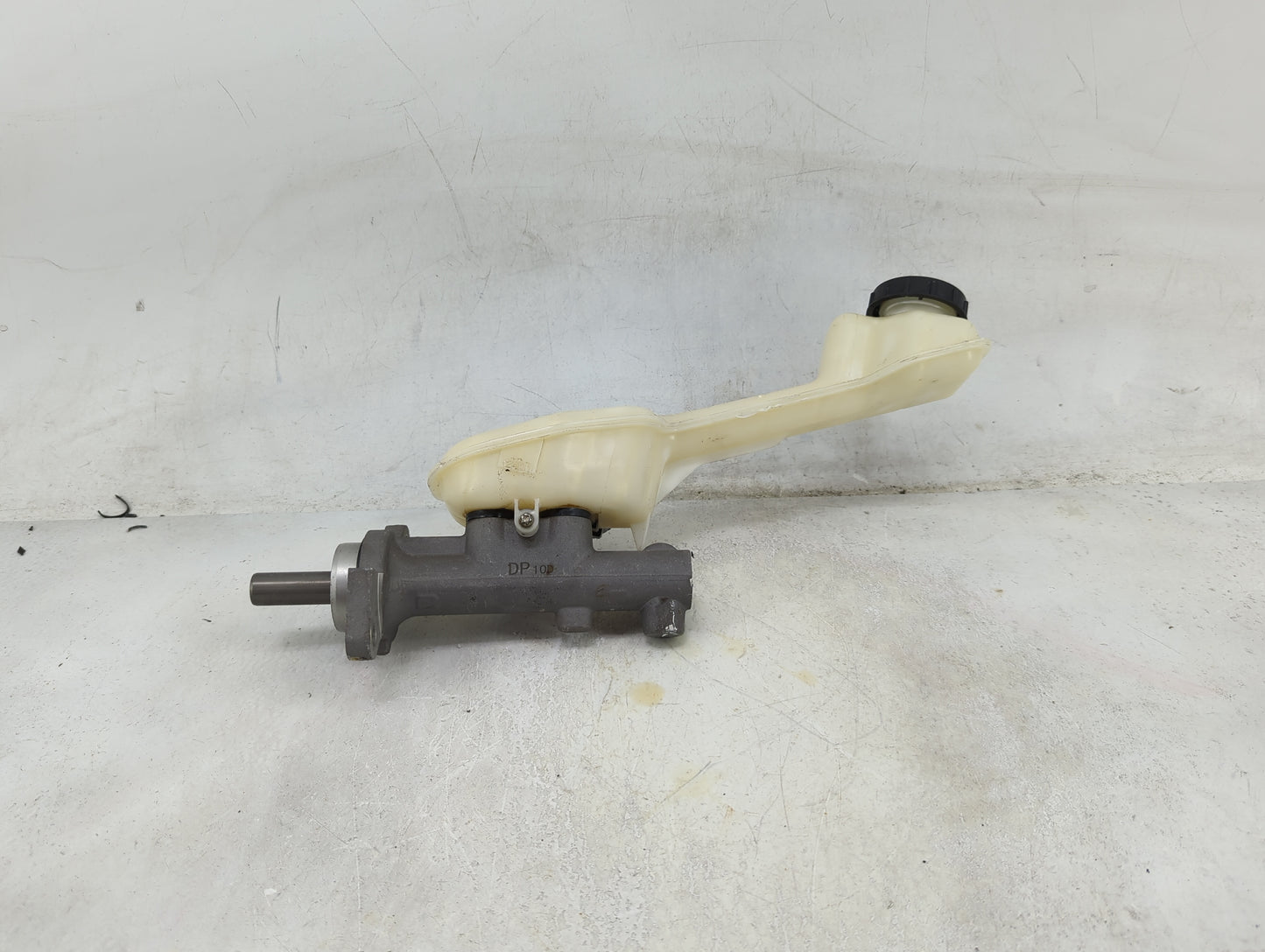 2011-2014 Ford Edge Brake Master Cylinder 1490132 - Oemusedautoparts1.com