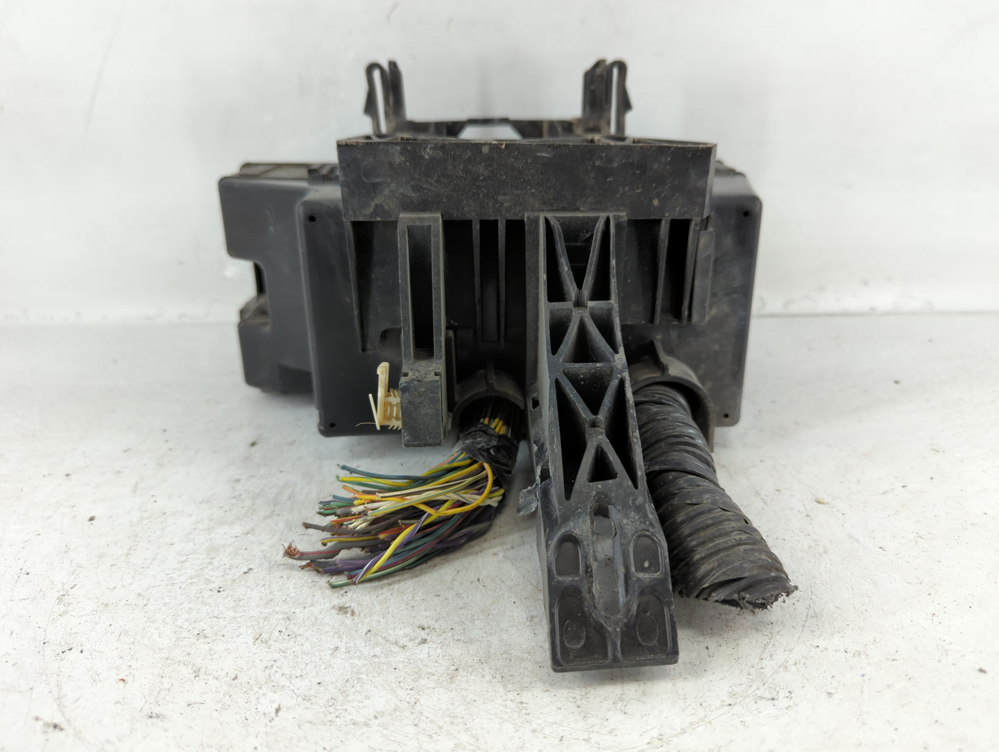 2012-2014 Ford Edge Fusebox Fuse Box Panel Relay Module P/N:BT4T-14A003-AA Fits Fits 2012 2013 2014 OEM Used Auto Parts - Oe
