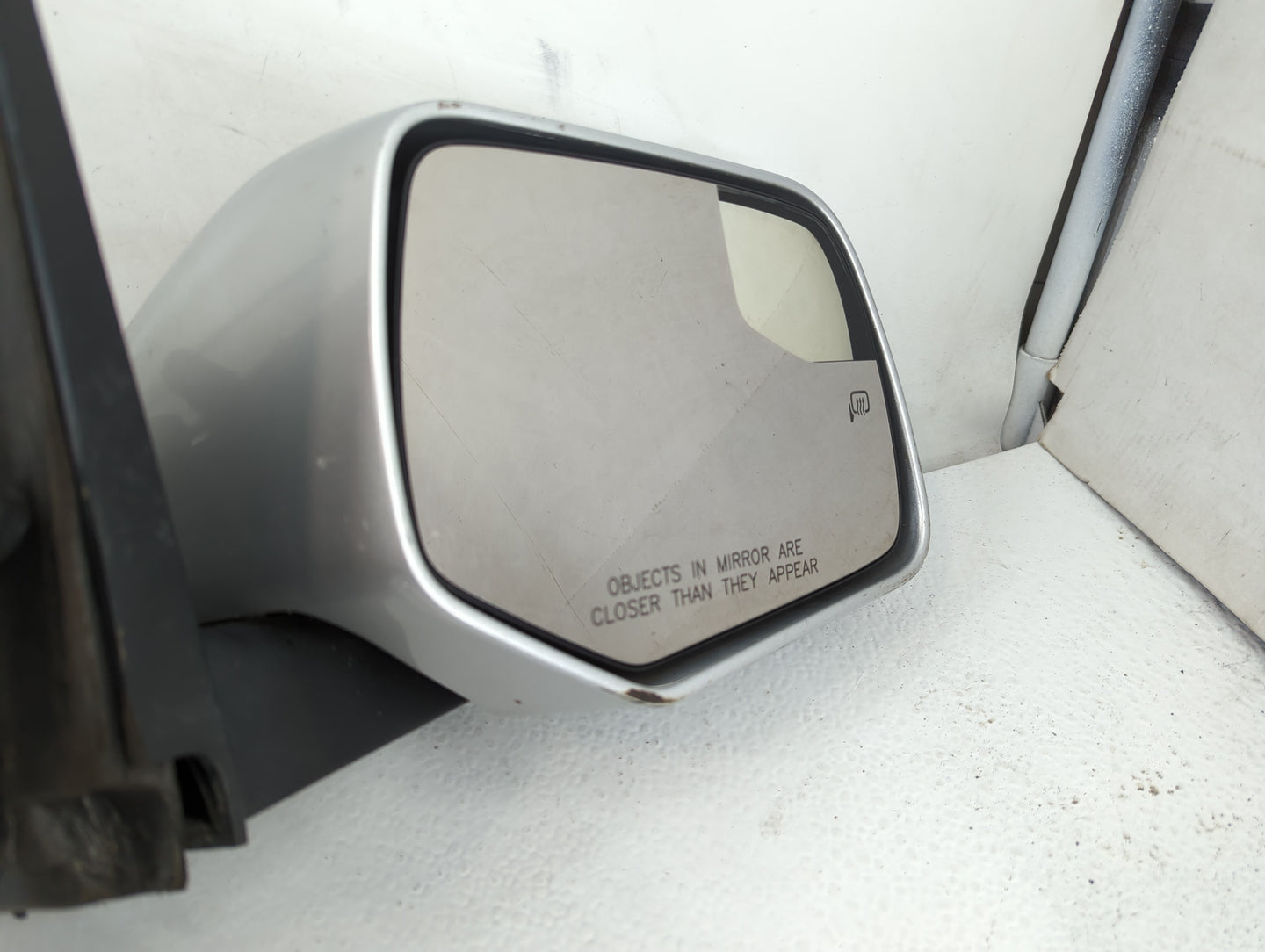 2010-2012 Ford Escape Passenger Side View Mirror - Right Door Mirror OEM Used - Oemusedautoparts1.com