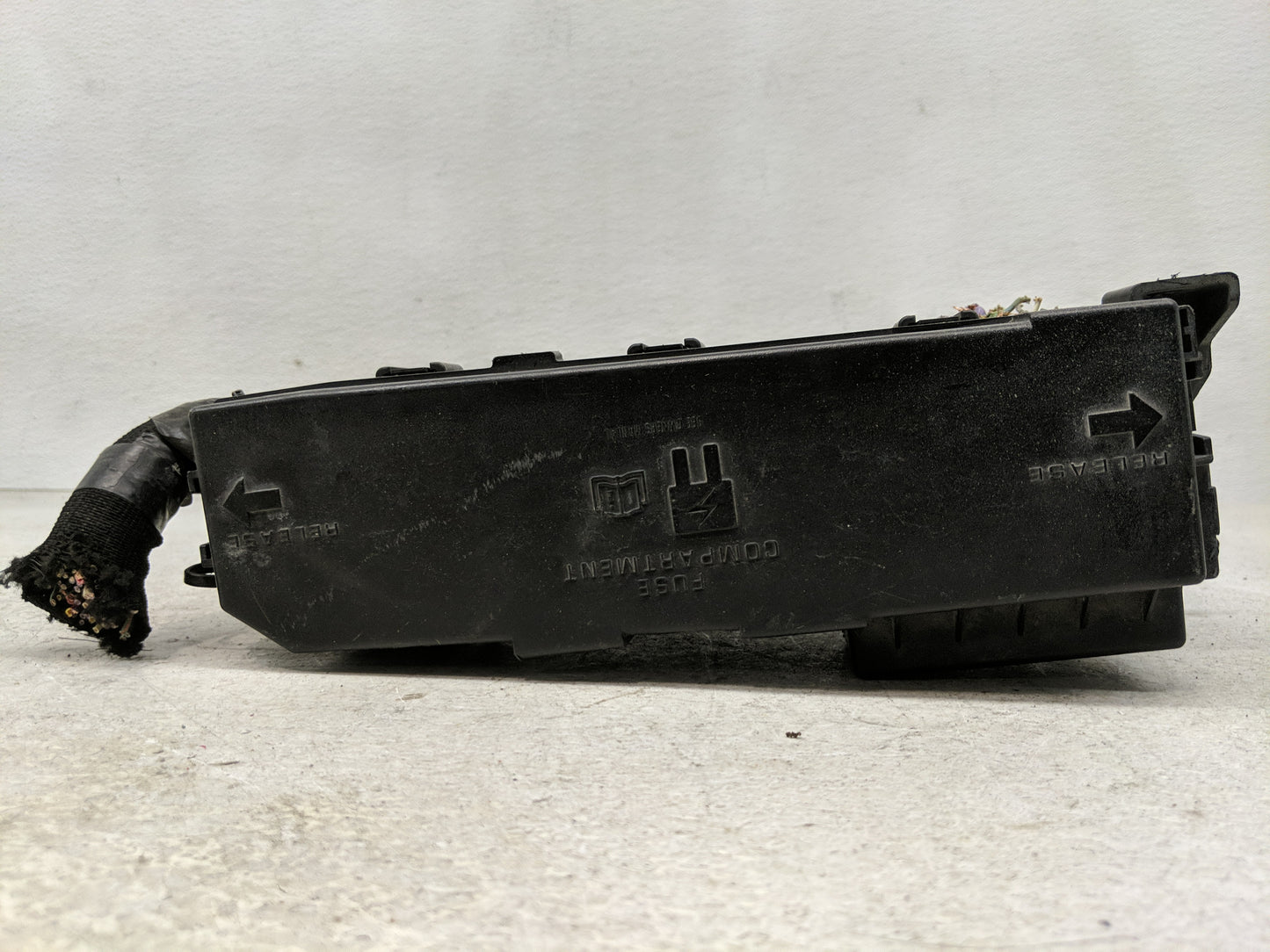 2011-2012 Ford Escape Fusebox Fuse Box Panel Relay Module Fits Fits 2011 2012 OEM Used Auto Parts - Oemusedautoparts1.com