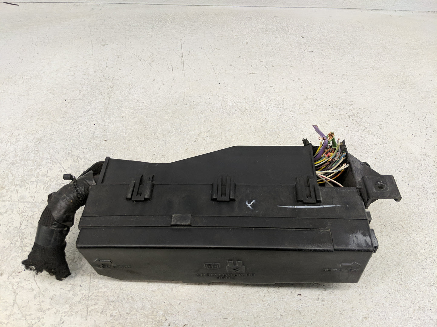 2011-2012 Ford Escape Fusebox Fuse Box Panel Relay Module Fits Fits 2011 2012 OEM Used Auto Parts - Oemusedautoparts1.com