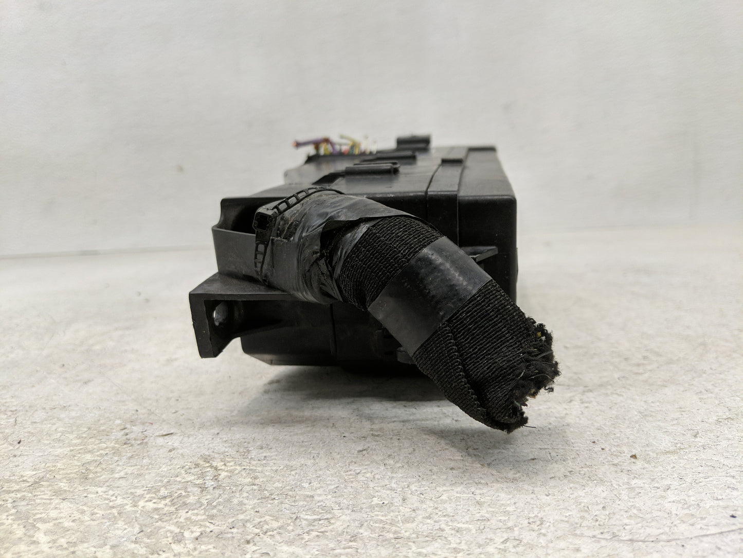 2011-2012 Ford Escape Fusebox Fuse Box Panel Relay Module Fits Fits 2011 2012 OEM Used Auto Parts - Oemusedautoparts1.com