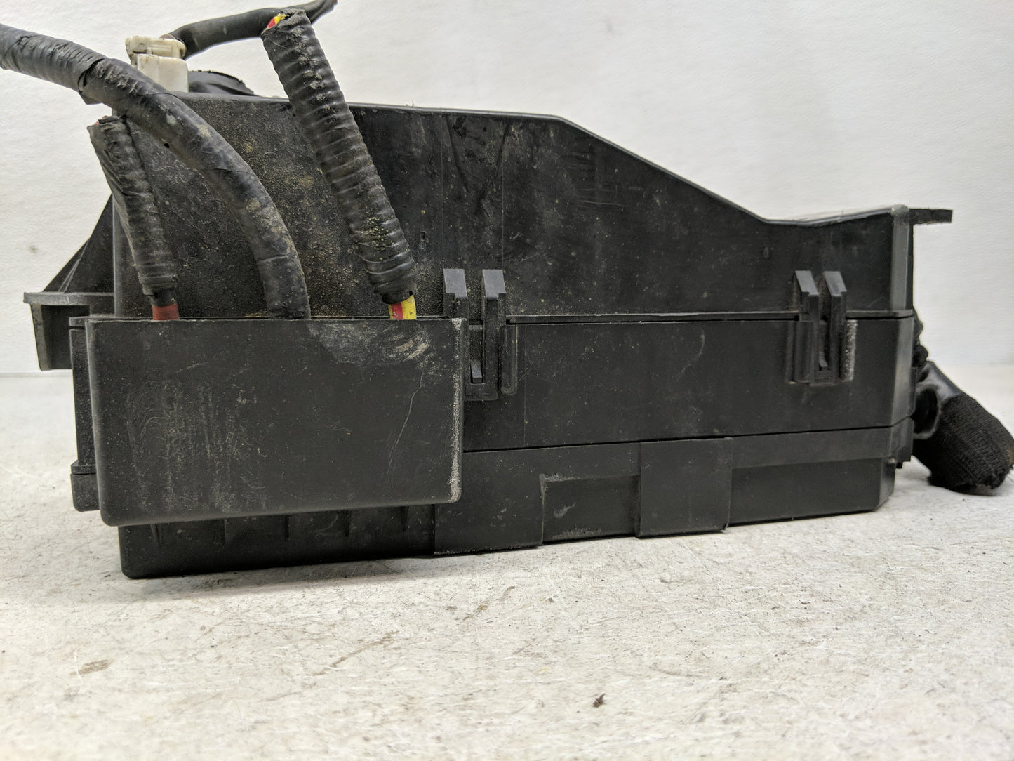 2011-2012 Ford Escape Fusebox Fuse Box Panel Relay Module Fits Fits 2011 2012 OEM Used Auto Parts - Oemusedautoparts1.com