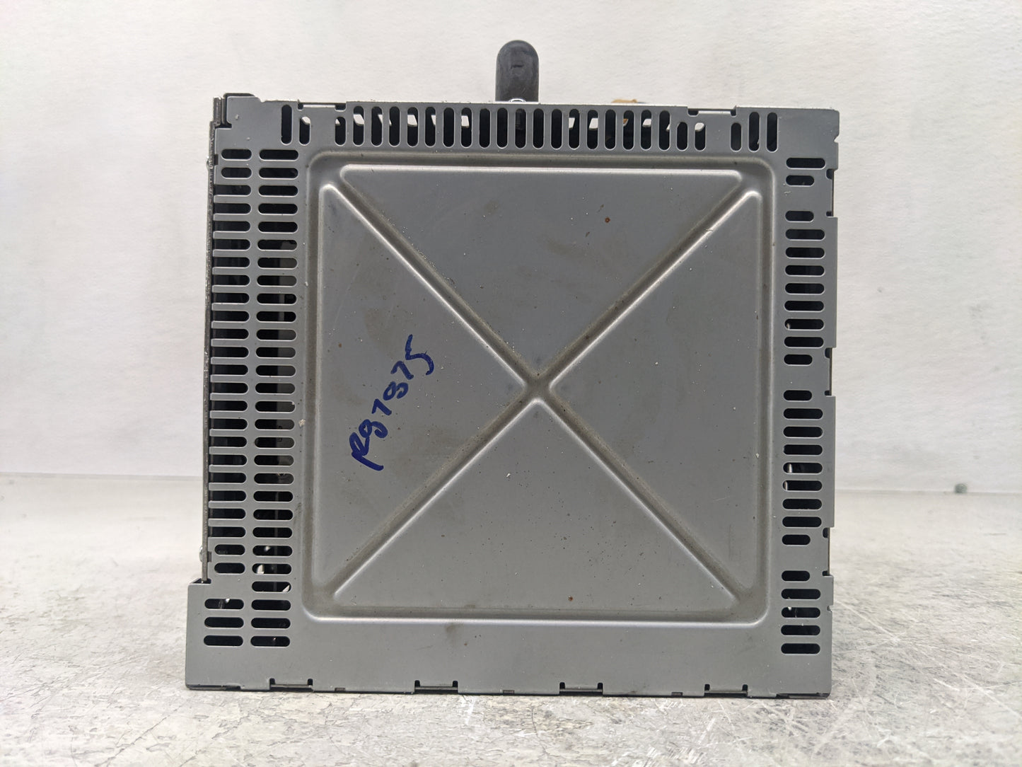 2011-2012 Ford Escape Radio AM FM Cd Player Receiver Replacement P/N:BL8T-19C157-AC Fits Fits 2011 2012 OEM Used Auto Parts 