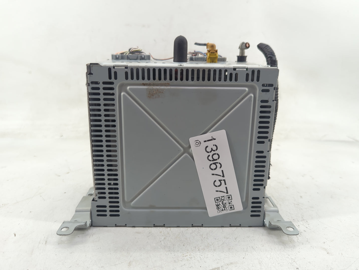 2011-2012 Ford Escape Radio AM FM Cd Player Receiver Replacement P/N:BL8T-18D822-AC Fits Fits 2011 2012 OEM Used Auto Parts 