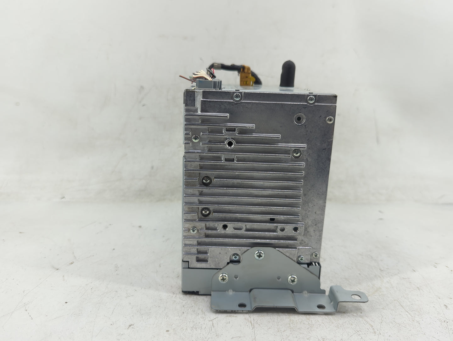 2011-2012 Ford Escape Radio AM FM Cd Player Receiver Replacement P/N:BL8T-18D822-AC Fits Fits 2011 2012 OEM Used Auto Parts 
