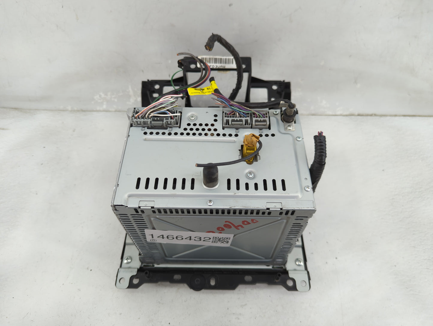 2011-2012 Ford Escape Radio AM FM Cd Player Receiver Replacement P/N:AL84-19980-BB Fits Fits 2011 2012 OEM Used Auto Parts -